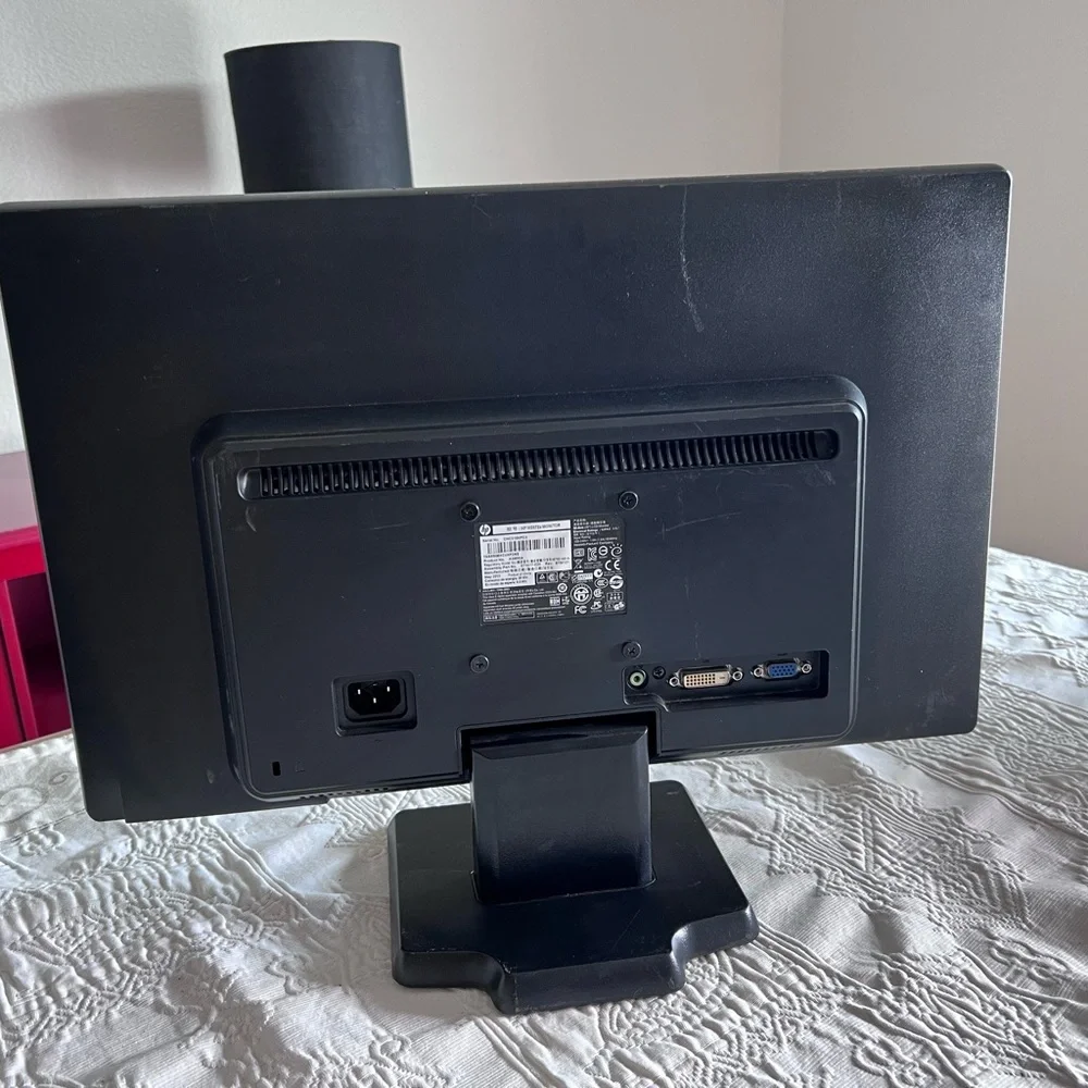 HP W2072a LCD Monitor 20” LED Backlit 1600x900